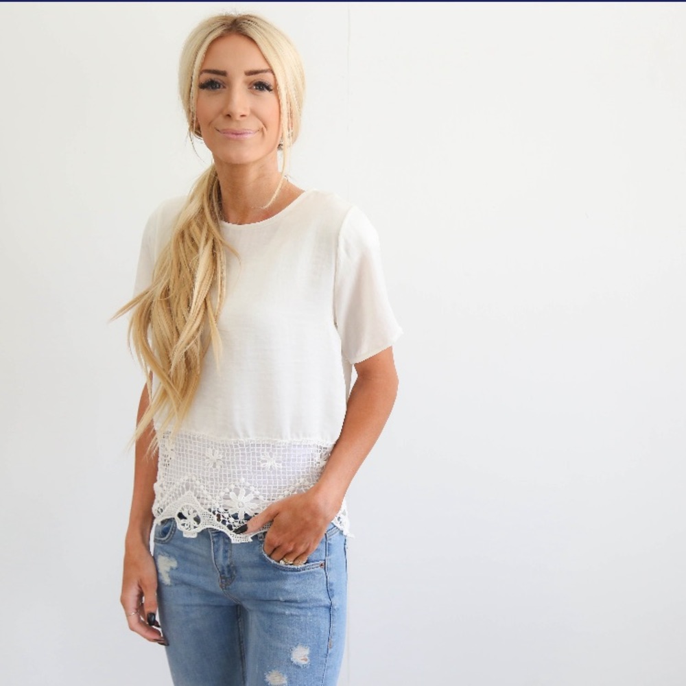 Creamy white silky lace accent short sleeve top - Picture 3 of 5